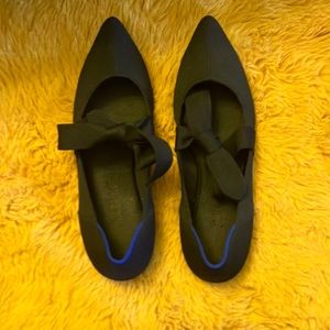 Rothy’s black pointy shoe with bowtie. Size 10.